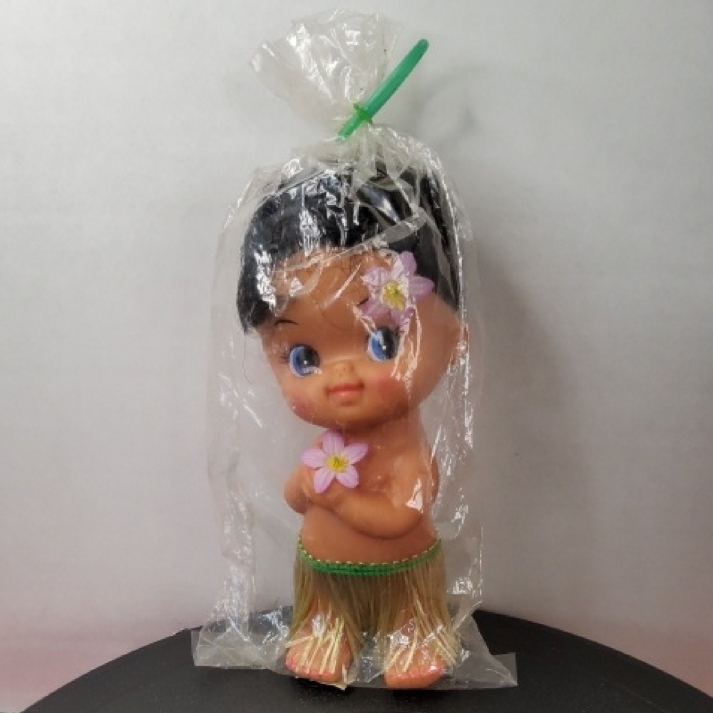 Vintage souvenir Hawaiian hula doll